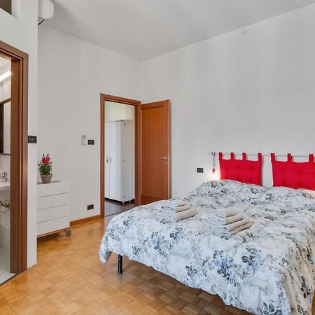 Oltretorrente Ampio Appartamento Con Balconi Parma Exterior foto