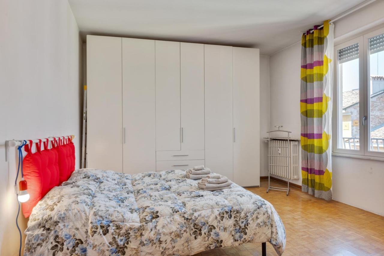 Oltretorrente Ampio Appartamento Con Balconi Parma Exterior foto